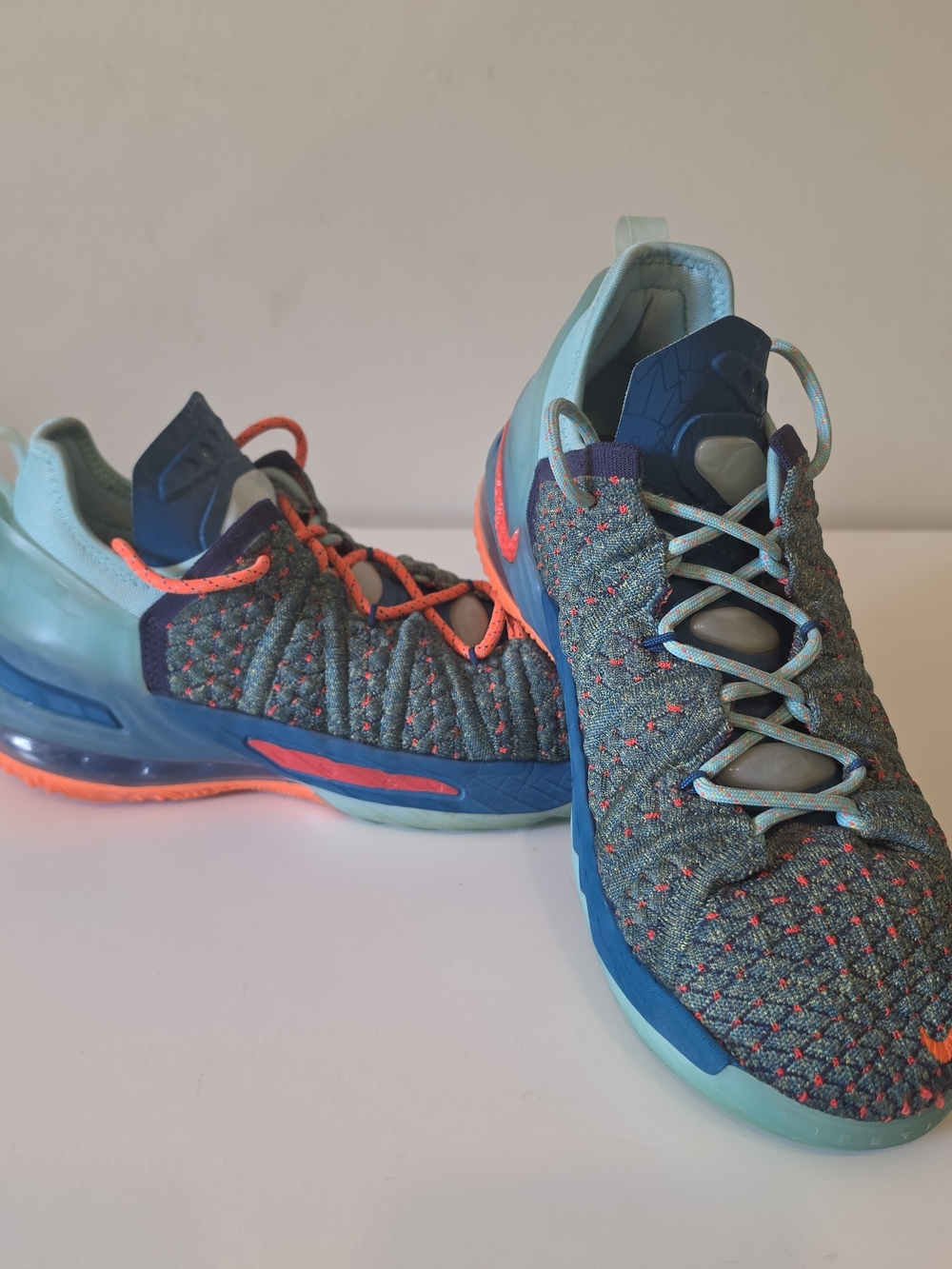 NIKE LEBRON XVIII 18 GS "'WE ARE FAMILY'" US 6.5Y Shoes Sneakers